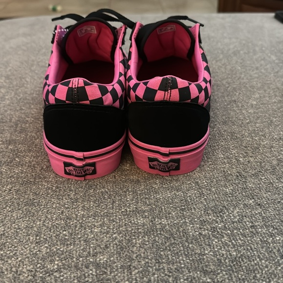 Vans Low Top Sneakers Pink and Black Men’s Size 10 Like New!! - Picture 4 of 5